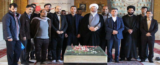 The presence of Qom's Industrial University scholars at the holy shrine of Imam Khomeini (RA)