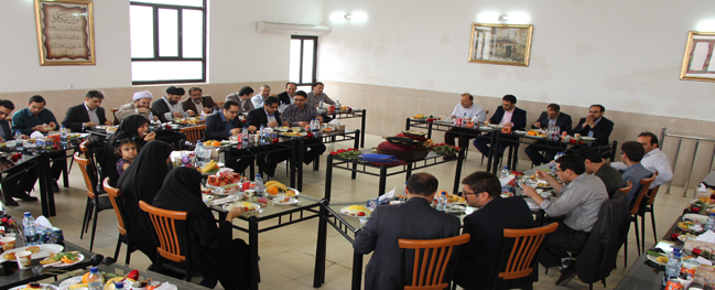 بمناسبة يوم المعلم، تم تكريم أساتذة جامعة قم الصناعية.
