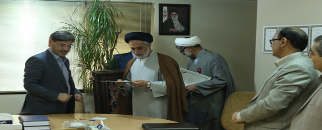آیین معارفه حجت الإسلام والمسلمين دكتور سيد محمد رضا حسيني، المشرف الجديد على مكتب شؤون مجلس وزارة العلوم، وتكريم حجت الإسلام والمسلمين دكتور إبراهيم إبراهيم، المدير العام السابق لهذا المكتب، قد أُقيم.