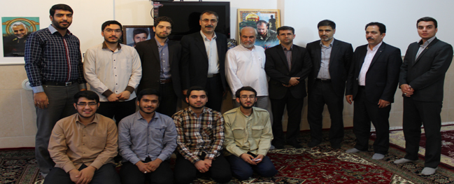 Meeting of the officials and students of Qom University of Technology with the esteemed family of the martyr who defended the shrine.